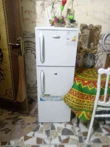 السلام عليكم ثلاجه جديده اخت جديده مداخله تصليح السعر 250 وبيهه مجال مكاني بغداد بلمشتل شارع المطبك ***********
