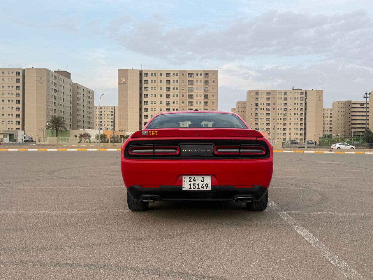 السلام عليكم  جالنجر 2020 SXT معروفة مواصفاتها فول 
مكينة 3600 عدى الفتحة السيارة خير من الله مصروف عليها هواي ومناقصها برغي تخم تاير جديد فيتم بم حدادية امامي خلفي تبريد غرفه كله جديد ايرباك سستم راجع حادث ابيع حزام صبغ  ماشية60السعر 150    *********** ترهم مراوس حسب القناعة العنوان بغداد بسماية بغداد, العراق
