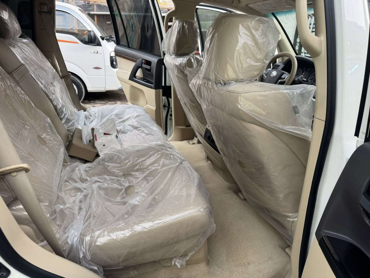 تفاصيل بل صوره ويا منشورات. لاندكروز 2017سياره تخم تاير جديد قبل اسبوع شاده.    كفاله  من كلشي.    مال  بيت.  ماشيه 127.      السعر 475وبيه مجال.      ***********
