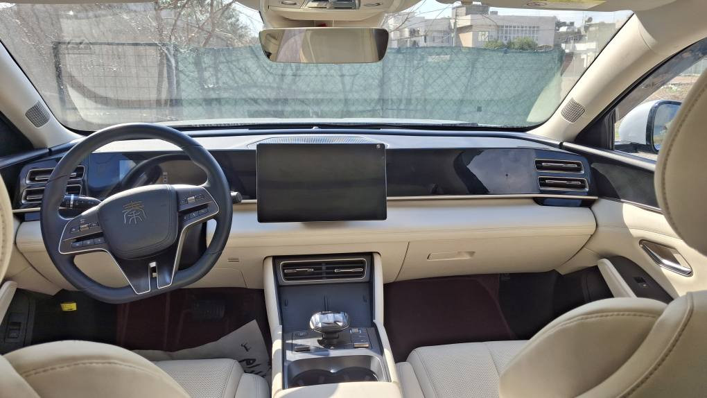 2024 BYD QinL
ویل گەورە
پانۆراما 
ناو زەرد
*********** أربيل, العراق
