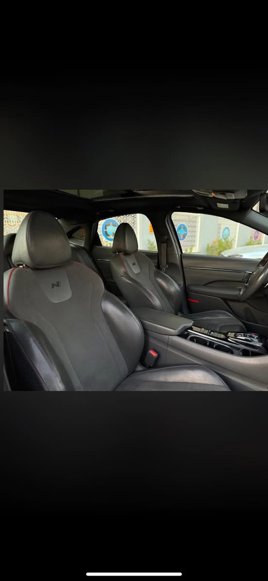 السلام عليكم للبيع سوناتا مديل 2022 الفئه ان لاين 2500 تيربو الرياضي 290 حصان لون الأسود الملكي ماشيه 26 آلف 
المواصفات 
سستم سماعات بوس 8 سماعات 
كشن حضن جلد وكنتاه مطعم احمر مختم ان لاين 
بصمه دخول ذكي 
بانوراما
تشغيل عن بعد
ويل 19 الكبير علامه ان لاين   

هاند بريك بصمه 
اوتو هولد 
خمس وضعيات قياده 
دبل سبورت 
كشن كهرباء 
جنطه ذكيه 
كشنات تدفئه 
شاشه كبيره تدعم كار بلي 
جام اوتو 
تحكمات مقود جهتين 
شفتات ستيرن 
وباقي المواصفات ال ان لاين معروفه شكو مواصفه ب سوناتا موجوده لان سياره فول الفول للأخير 
السياره صافيه من كل شي الشخوط وغيره 
ملاحظه الحادث السياره سرقه وليس ضرر وحادث سرقه جاملغ وبنيد فقط بدون دواخل بدون شاصي ولا لغود
جميع الايرباك سليمه والمصطره مال جنطه صبغ فقط مقدار بالعرض أربع أصابع موضحه ب صور 
السياره جديده جدا والي يحب عندي فديو أوضح قطعه قطعه ب سياره حته زلوغ ما بيه 
السعر 188 وبيه مجال 
***********
