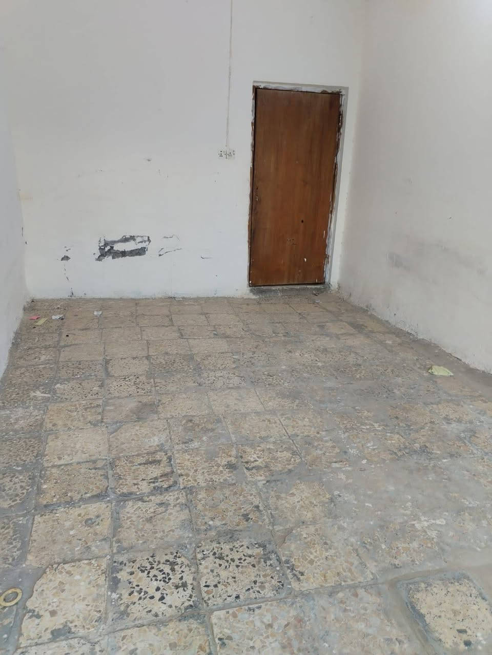 بيت للايجار ١٠٠م نجف حي الوفاء قريب بنزين خانه طابق واحد يتكون من غرفة وصاله ومطبخ واستقبال وصحيات ايجاره 250 الف بي مجال الاستفسار اتواصل واتساب ***********
