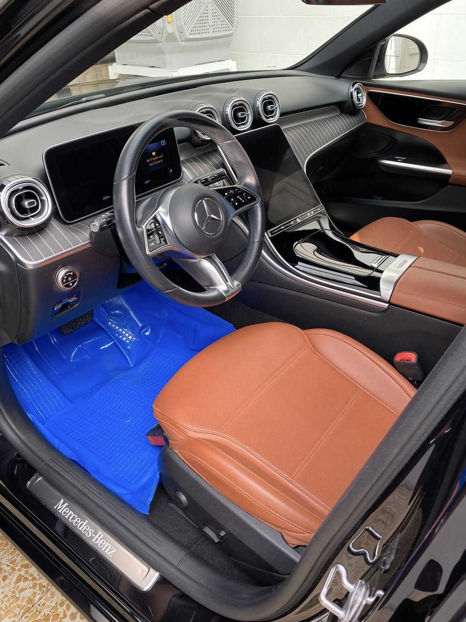 Mercedes-Benz C200
سنة الصنع: 2022
المسافة المقطوعة: 20 الف كيلو
موبايل /***********_ واتساب
                 ***********

#ملاحظات:السيارة خليجية وكالة BCM اربيل، مكفولة كفالة عامة من الدعامية للدعامية فقط ملاحظة بسبطة .. ماعدا الدهن والفلاتر ممتبدل بيها اي شي كلها على وضع الشركة.. تخم اطارات جديد متبدل من ماركة مشلن .

📍السيارة رقمها اربيل وموجودة باربيل .. هزة وفحص وسنوية كلها جديدة

***المواصفات ****

مقاعد جلد لون مشمشي 
داخلية بيانو 
- ردارات ٣٦٠ درجة  
-مقاعد تحكم كهربائي
- نظام التحذير من الاصطدام 
- نظام دعم الأوامر الصوتية 
- نظام اطفاء السيارة في الاشارات 
 المصابيح الأمامية: LED وإضاءة نهارية.
- حساسات اصطفاف ( امامي + خلفي ) 
- شفتات على الاستيرن  ( شفتر ) 
- نظام ملاحة ( NAV + MAP ) 
- نظام Apple car play 
Android Auto
- شاشة وسطية لمس بحجم 11.9 إنش
- شاشة العدادات: رقمية بحجم 12.3 إنش قابلة للتخصيص.
- اضاءة داخلية محيطية بـ64 لونًا.
- مثبت سرعة متكيف: مع خاصية التوقف والانطلاق
- نظام الكبح التلقائي في حالات الطوارئ
