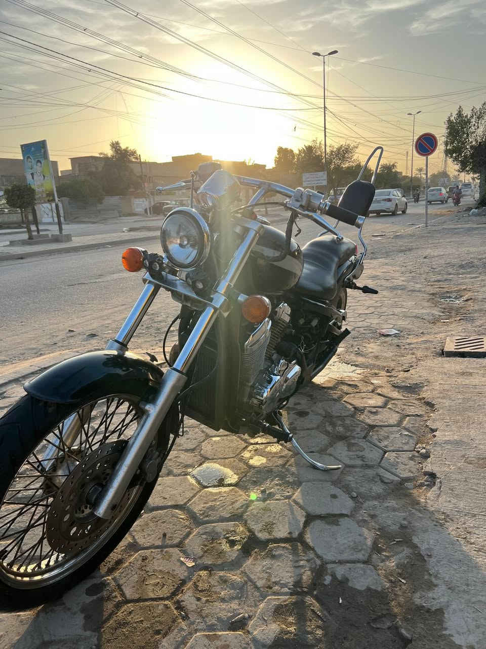 سلام عليكم شباب 
دراجه هارلي ستد 400 لون اسود ملكي 
دراجه خير من لله لكل شغاله كهربائياته 
دراجه بر غي مامفتوح من لمكينه 
دراجه كفاله عامه لمكان شعله مامتواجد عل فيس فقط واتساب ورصيد رقم لهاتف *********** 
السعر مليون 650
