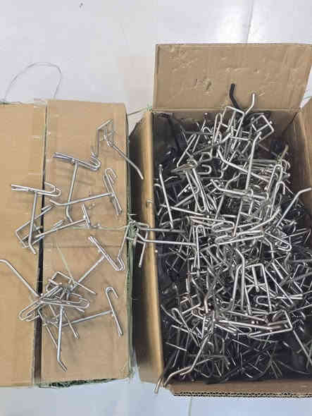 أغراض  محل للبيع 
فاترينات عدد 6 سعر الوحده  ٨٠ الف 
ميز كاشير سعره  ٤٢٥ الف 
هوكات كمية كبيرة سعر الهوك الواحد  ٣٥٠ دينار 
 و شبكة تعليك
للاستفسار مراسله الصفحه او التصال على الرقم 
*********** عمارة
