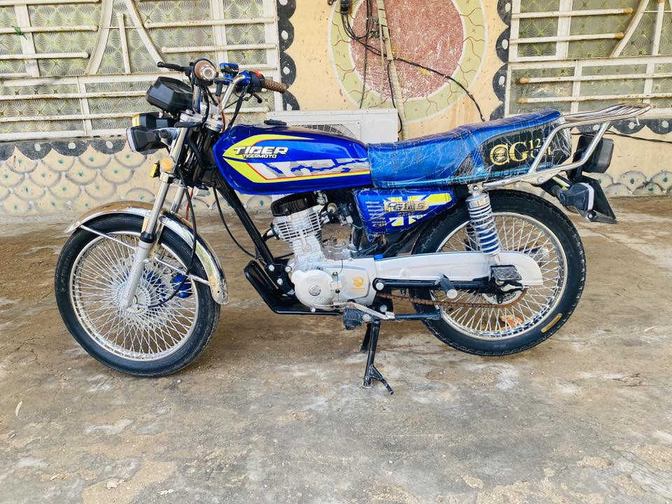 سلام عليكم دراجة تايكر للبيع موديل ٢٥ أوراق كاملة  مكفولة كفالة عامة.    كهربائيات كاملة اي نقص مابيهة. دراجة أخت الزيرو  السعر 725 وبيهة مجال  الرقم ***********
