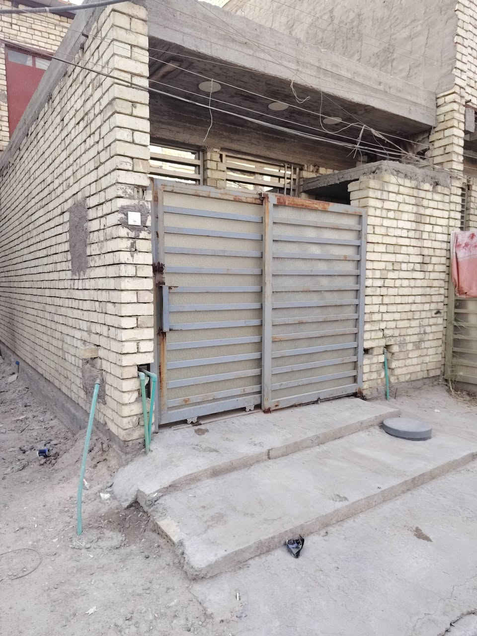 دار 52 متر
طابق واحد 
واجهة 4.16 ونزال 12.60
على شارع 15
 عنوان الدار ديوان المخابرات شارع مولد عدي
الدار بناء سنة 2025
بناء درجة اول
اساس رفت ٦٠ سم
كهربائيات بوري 
للإستفسار اكثر التواصل على الخاص او على الواتساب
***********
