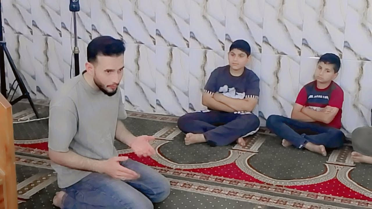قال تعالى ﴿فَلْيَنظُرِ الْإِنسَانُ إِلَىٰ طَعَامِهِ﴾ [عبس/24]  
تنطلق الدورات الصيفية في الفقه والعقائد والأخلاق لتغرس في الناشئة غذاءً روحيًا وفكريًا، يربط العلم بالإيمان، ويحوّل المعرفة إلى سلوكٍ تربوي وإصلاحي حي.
كل يوم بعد صلاة المغرب مباشرة ما عدا الثلاثاء والخميس والجمعة
في حسينية الامام الحسين عليه 
العراق ميسان حي الحسين الجديد


**إذا كنت صاحب هذا الإعلان وتريد حذفه لأي سبب، رجاءا أرسل رسالة إلى الدعم الفني**