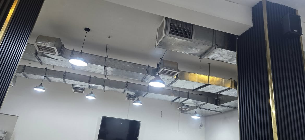 نظام تبريد مركزي للبيع  جديد لعدم الحاجه اربع خطوط + توربينات عدد ٢ يرهم مطعم كوفيات قاعات  للاستفسار اتصال  
***********
