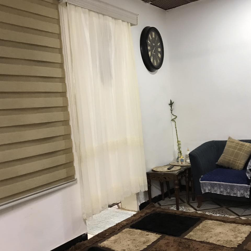 بيت تجاوز للبيع  الحبيبية قرب الجوبه والملعب مال المدينة الدولي مساحتة 100 متر طابق واحد سندويج وسقف ثانوي بورك وخشب عازل  المحتويات 3 غرف وحده صغيره واستقبال وغرفه نوم وحمام ومطبخ سيراميك وترك خلفي الارض بورسلين مع طرمة كبيرة ابيع مع الاغراض او بدون اي استفسار  على الرقم
 ‭0770 965 5845‬
