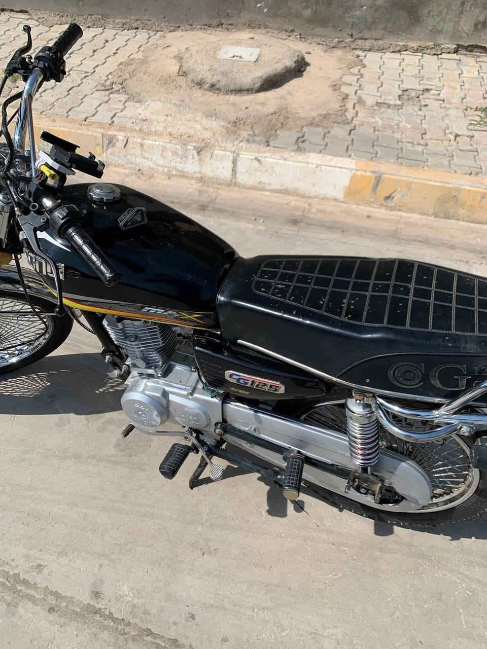 دراجه سونك للبيع موديل 24مكينه فول نضافتها كدام العين تخبل  كامل كهربائيات كلشي شغال سعر 550وبيها مجال للشراي هاذ رقمي *********** وموجود واتساب
