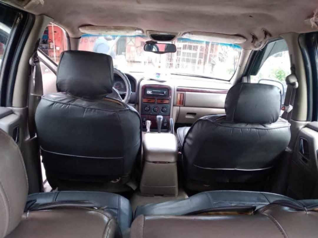 سلام عليكم جيب شيروكي موديل ٢٠٠٠ لون فيلي محرك ٦مرغوب كير ولوكير  محرك  سيارة بلادية ماملعوب بيها مابيه ضربة صبغ بس البونيد ابسبب الجراد وترايش البوب  كهربائيات كلها شغاله سنوية الحد 2027 هزة جديد بسمي  كشنات كهرباء تبريد شغال مراوس عادي حسب القناعة ***********
