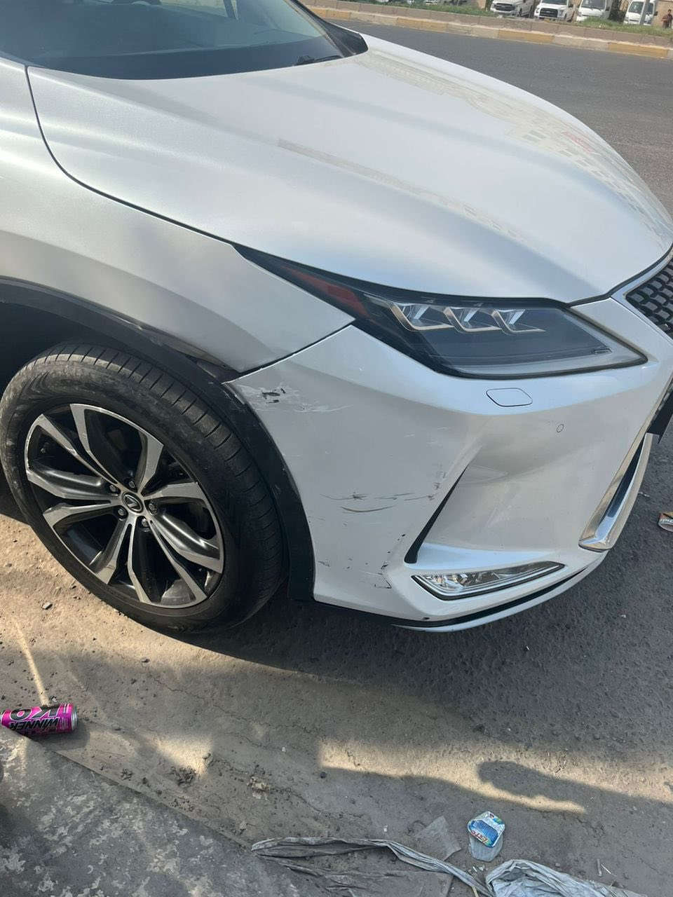 تحية طيبة
 لكزز RX موديل 2021 خليجي. داخل مشمشي، لايت ثلاث عدسات اربع بصمات وبعد كثير مواصفات
 سيارة  كلين تايتل وصار بيها طخة بسيطة كلش مثل ما موضح بالصور وتم تصليحها بشركة لكزز.  
محرك 3500  
الممشى 120 الف كم 
سيارة جديدة وترايها للبصرة
مكان السيارة الانبار
التواصل على ***********
او واتس اب 00601113389783
