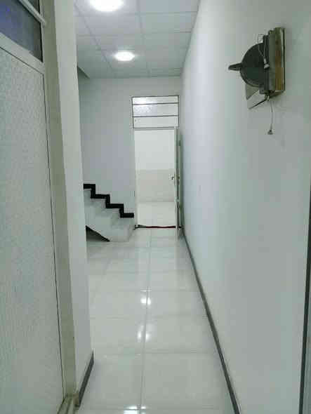 سلام عليكم
بيت البيع المساحه ١٠٠ متر 
الموقع الحديد دربونه العبيد 
البيت جديد وكامل مكمل كل الخدمات بي  زراعي 
السعر ٥٥ وبي مجال لاستفسار 
لاتصال ‏‪***********‬‏
