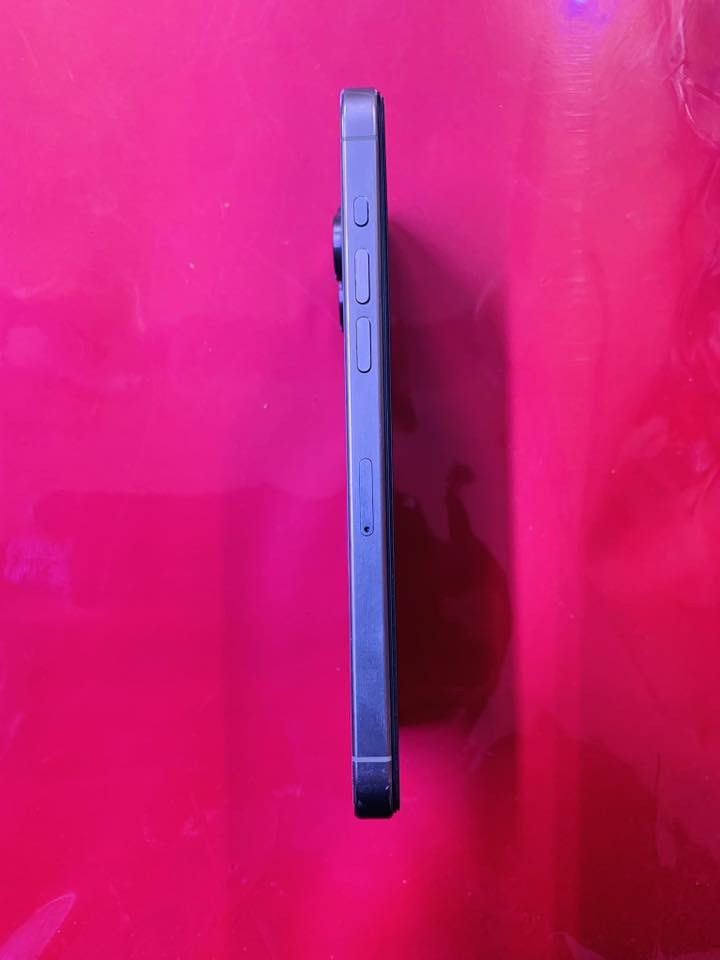 ايفون 15 برو ماكس جهاز نضيف كلش مابي اي خلل بس مبدل شاشة ونوعيتهة زينه بطارية 89‎%‎ ذاكرة 256 بي فطر بسيط كلش بالضهر ممذر وموضح بالصورة 
جهاز كلش مرتب  سعرة 775 وميتحصل بهيج سعر مكاني بغداد ورقمي ***********
