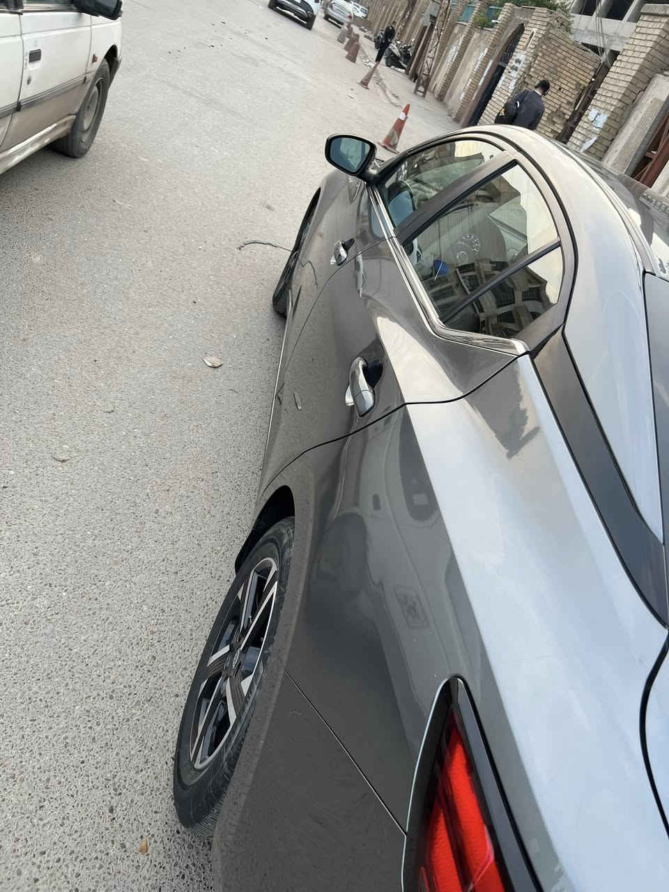 سلام عليك للبيع نيسان سنتره موديل 24سياره جديده جدا حادثه قطعه واحد تبديل جاملغ الأمامي فقط مكان السياره بغداد حي جامعه سعر 160
***********
