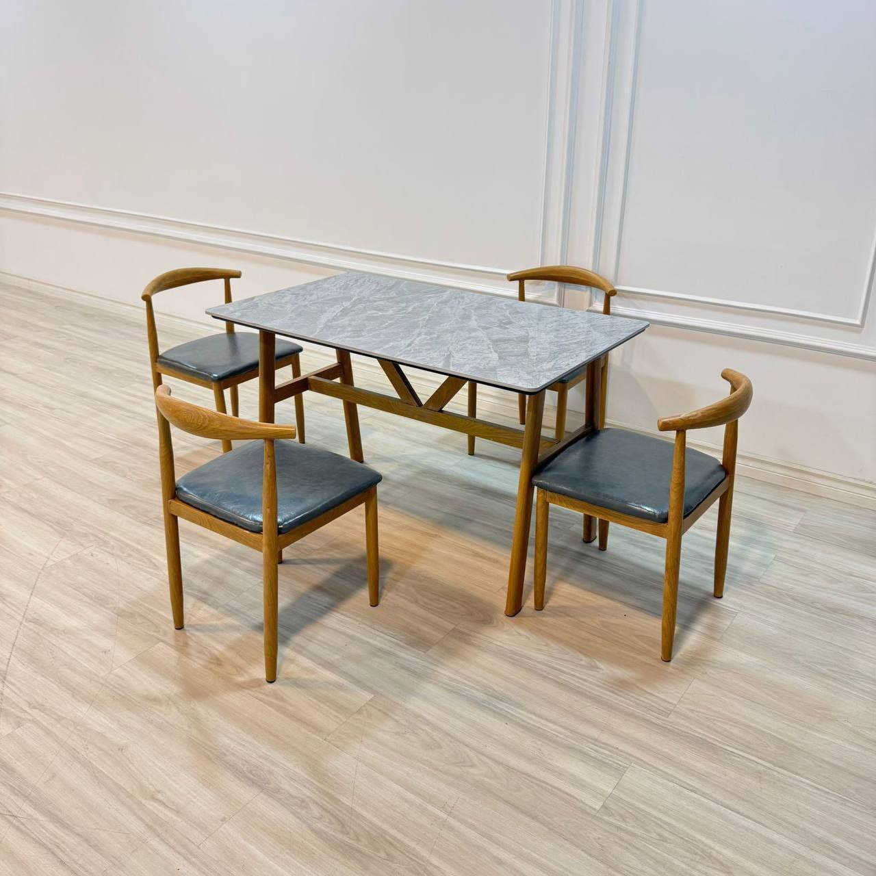 السلام عليكم
ميز طعام 4 كرسي رجل حديد دوشمه

 جلد سطح الميز رخام مزجج 

قياس الميز 70*120 سم 

هيكل حديد بالكامل صبغ حراي 

السعر 180الف

 للتواصل دايركت 📩


**إذا كنت صاحب هذا الإعلان وتريد حذفه لأي سبب، رجاءا أرسل رسالة إلى الدعم الفني**