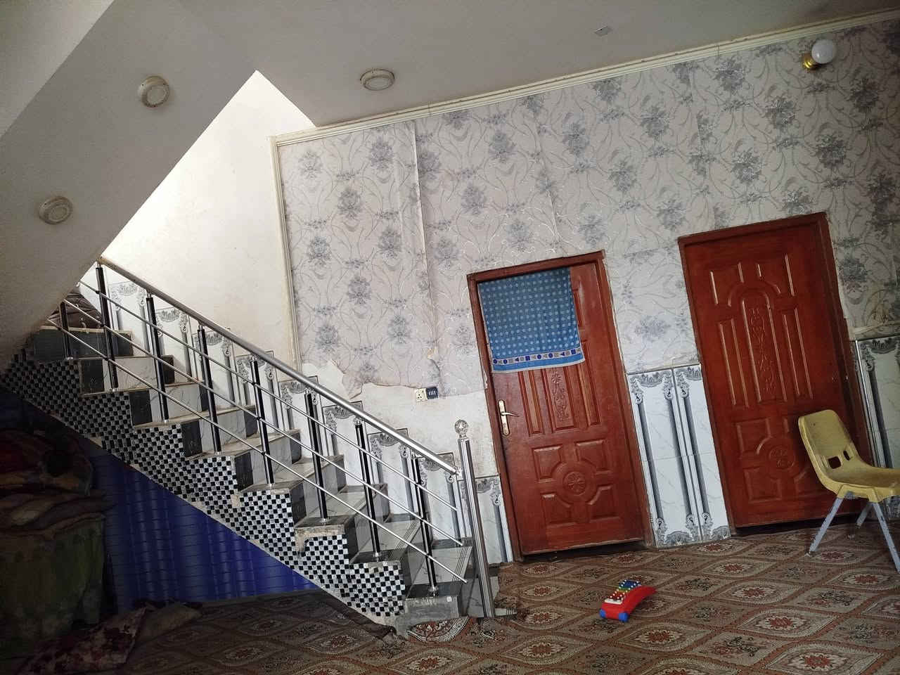 بيت للبيع زراعي200 متر قرب جسر السريع كافة الخدمات مستعجلين عليه بناء طابوق صب كونكريت  للستفسار اكثر واتساب ***********
