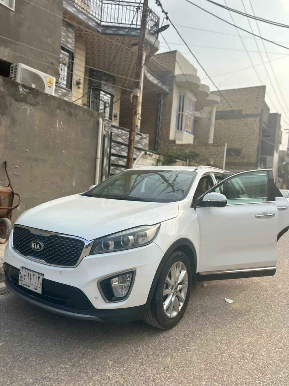 السلام عليكم
للبيع سورنتو 2017 خليجي رقم بغداد
فول مواصفات 
محرك 6 سلند
شاشه كبيره وكار بلي 
بصمة تشغيل وابواب 
صندوق كهربائي 
نظام ترحيب بالابواب 
كاميرا خلفيه
بردات خلفية بلادي  
حساس امامي خلفي 
تحكمات ستيرن
7 راكب 
وبقية المواصفات الفول بالسورنتو 
السيارة جديدة واستخدام شخصي  وبدون نقص جاهزة ومال جناي ماشيه 131 الف الضرر كما موضح بالسونار والبنيد مبدل لان صار بي ضرر بسبب سقوط حديده عليه وما صلحته بدلته  وعظم السياره بالكامل سليم 
السعر 205 ورقة وبيه مجال اتصل وتدلل 
مكاني السماوه 
للأستفسار .  ***********
