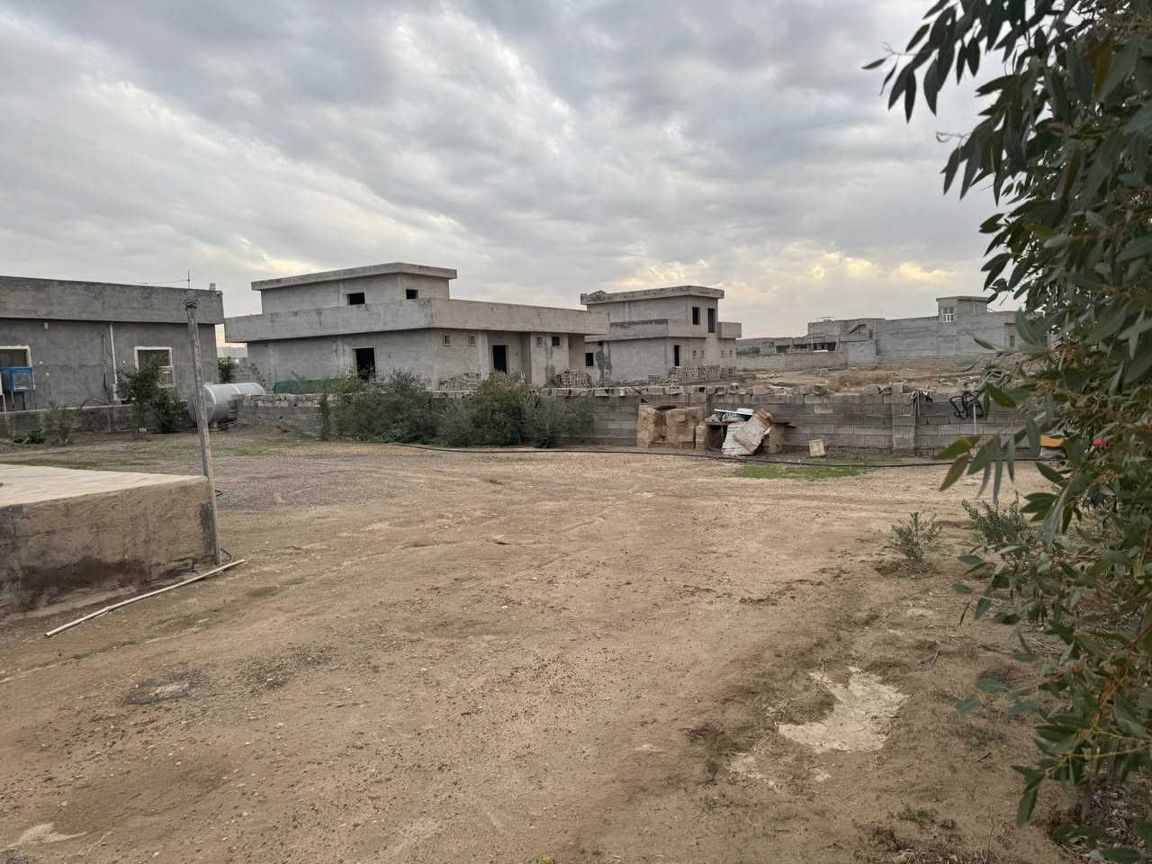 السلام عليكم دار للبيع الموقع العلم شارع الزيتون باقي التفاصيل تصال ***********
