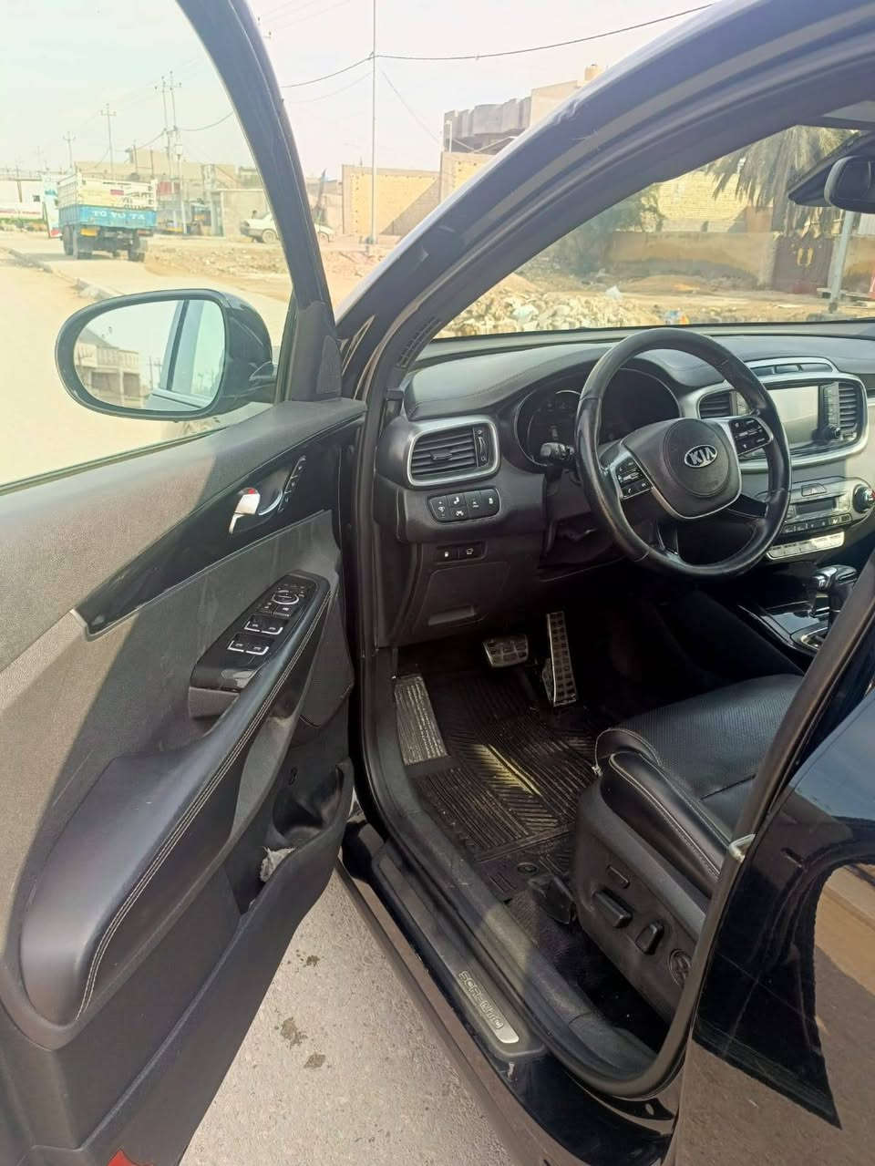 سورنتو فول مواصفات من كل المواصفات كامله بغداد بسمي بيه بنيد مبدل فقط السعر ١٨٥ وذا اكو مراوس عادي  مكاني بغداد***********. المكينه ٦سلندر   ٧راكب
