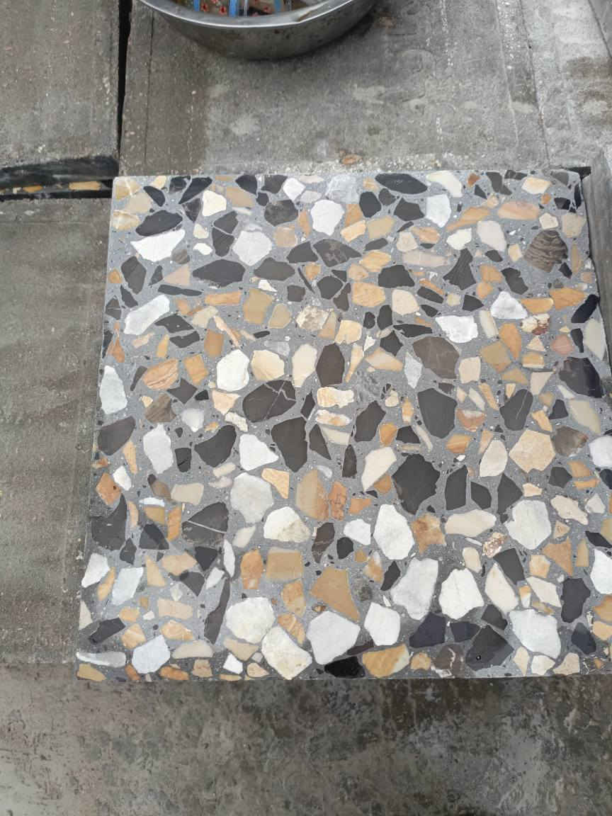 🌙 [معمل الماس ] يهنئكم بحلول شهر رمضان المبارك 🌙
​بيتك محتاج ترتيب قبل العيد؟ حديقتك وسقفك يستاهلون الأفضل! 🏠✨
​لأننا نعرف أن "البيت هو الراحة"، جهزنا لكم أجود أنواع الشتايكر والمقرنص وبقية مستلزمات البناء والديكور الخارجي بأسعار المصنع وبأعلى المواصفات.
​💎 قائمة منتجاتنا (جودة وتحدي):
​✅ شتايكر السطح: قياسات (80×80) و (60×40) - عزل وقوة ومتانة.
​✅ الأناقة السداسية: شتايكر ملون سداسي يغير شكل الحديقة.
​✅ المقرنص والرصيف: أشكال وألوان تناسب ذوقك.
​✅ الكاشي والموزاييك: تشكيلة واسعة من المرمر والكاشي الفاخر.
​✅ لمسات الحديقة: مصاطب مريحة، سنادين مودرن، و "لاين" حدائق مميز.
​✅ الأساسيات: بلوك وسواقي بكل القياسات.
​🔥 عرض "خير رمضان" الخاص 🔥
​بمناسبة الشهر الفضيل، نعلن عن عرضنا الخاص لكل الحجوزات خلال شهر رمضان:
​ على طلبيات المقرنص والشتايكر.
🎁 
​📍 العنوان: بغداد - الكمالية
📞 للحجز والاستفسار (واتساب أو اتصال): ***********
​[معملنا.. حيث تجتمع الجودة مع الأمانة] بغداد, العراق
