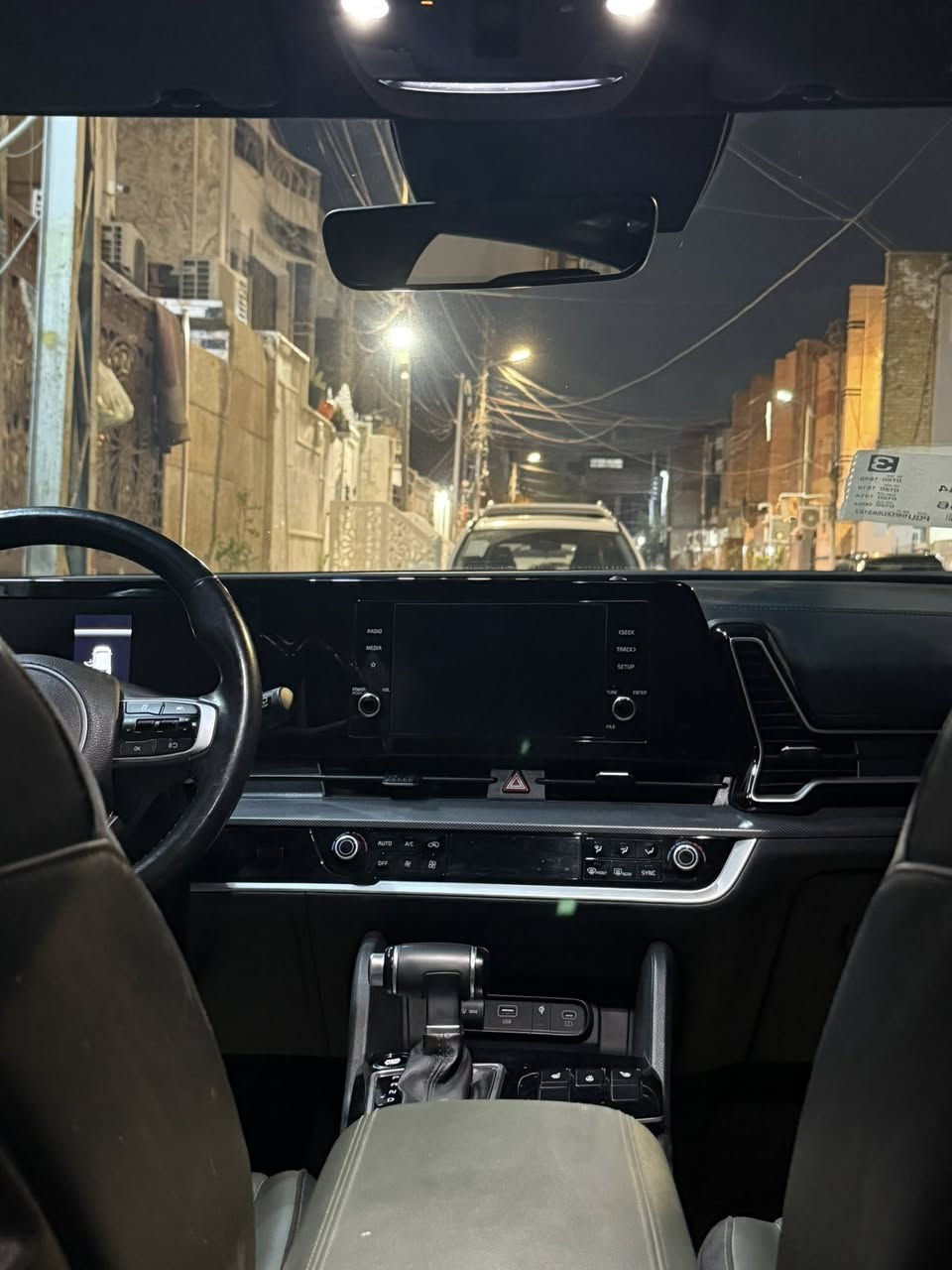 السلام عليكم من رخصة إدارة الكروب عندي كيا سبورتج للبيع موديل 2024 ماشيه 22 الف فول مواصفات بلاك ادشن داخل زيتوني رقم أربيل بسمنه السيارة نضيفه بدون صبغ ولا بارد السعر 228 ورقه مكان السياره بغداد البلديات تلفون ***********
