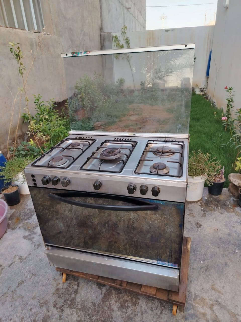للبيع طباخ غاز تركي بحالة زينة 🔥
الطباخ كامل شغال مع ملحقاته وما بي أي عطل، كل العيون تشتغل والفرن هم شغال.
نظيف ومستعمل
السعر:150وبي مجال 
المكان: بعقوبه كاطون الرحمة 
للتواصل: واتساب فقط ***********
