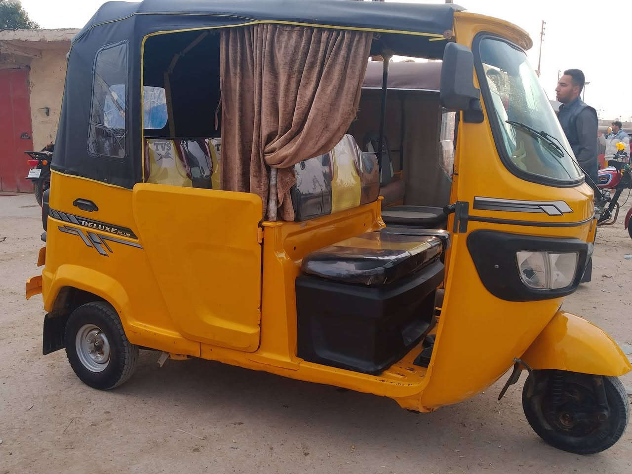 تكتك تي فيس موديل 22رقم ذي قار 

مكاني قلعه سكر شراي يتصل وخادم 

سعر 7وبيهه مجال
***********
