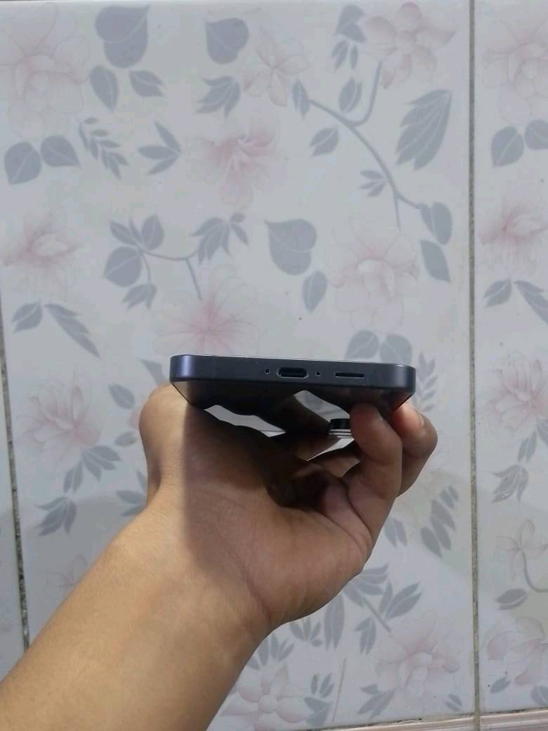 سامسونك s24feجهاز كفاله عامه بدون ملحقات كل الالعاب ١٢٠ فريم كامره 8k تخبل احلا جهاز بهيج فئه سعريه ذاكره ٢٥٦ بدون ملحقات او مراوس سعر ٦٠٠ وبي مجال