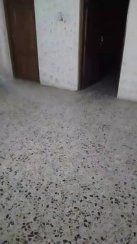 عندي شقه للايجار حي اور غرفتين وهول والملحقات ايجارها 300 والبنايه تحت...