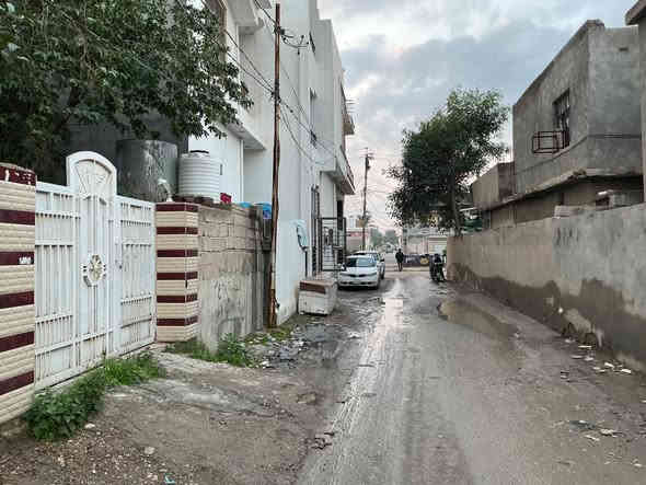 بعد التوكل على الله
⭐دار للبيع طابو صرف

الموقع: دلي عباس / الحي العصري
📍 موقع مميز جداً قريب من الشارع الرئيسي
📍 بجانب بناية تجارية (فرصة سكن + استثمار)

⸻

🔹 التفاصيل:
 • المساحة الكلية: 462 م² واجهة 21 م والنزال 22 م
 • مساحة البناء: 162 م² واجهة 7.5 م والنزال 22 م 
البناء يحتوي على حديقة خارجية/طرمة/هول/استقبال/صالة/مطبخ/غرفة نوم 

 • قطعة أرض ضمن الدار: 300 م² واجهة 13.5 م والنزال 22 م

⸻

⭐ يمكن بيع الدار او القطعة كاملة او مجزأة حسب الطلب 

⸻
📞 للاستفسار عن السعر وباقي التفاصيل يرجى التواصل على الرقم
***********
***********
