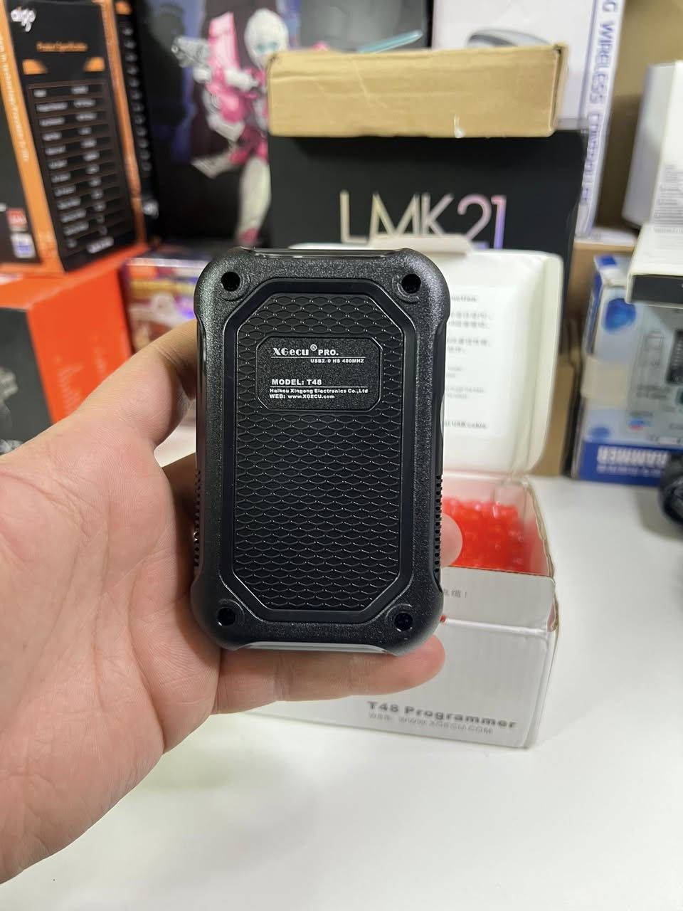 مبرمجة شاملة من نوع XGecu Pro T48 (المعروفة أيضاً بـ TL866 من الجيل الثالث)، وهي أداة احترافية تُستخدم لبرمجة مجموعة واسعة من الدوائر المتكاملة (ICs) والرقائق الإلكترونية.


**إذا كنت صاحب هذا الإعلان وتريد حذفه لأي سبب، رجاءا أرسل رسالة إلى الدعم الفني**