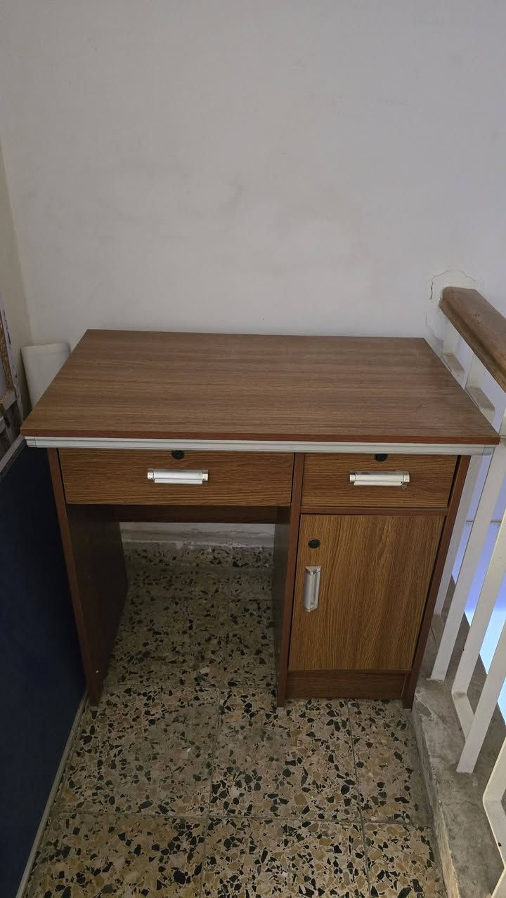 السلام عليكم 
جرابي اطفال ٤٠الف الواحد 
ميز مكتبي صغير ٤٠ الف
غساله LG شغاله بيها بس نظام واحد ميشتغل ١١٠ الف
المكان اليرموك حي الداخلية 
***********
