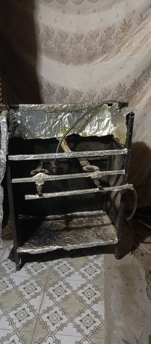 سلام عليكم  غراض كافتريا للبيع جام خانه عدد 2وطباخ ابو عينين وسنك متره ونص معه مكينه ثرم  حجم 32
للستفسار ***********
