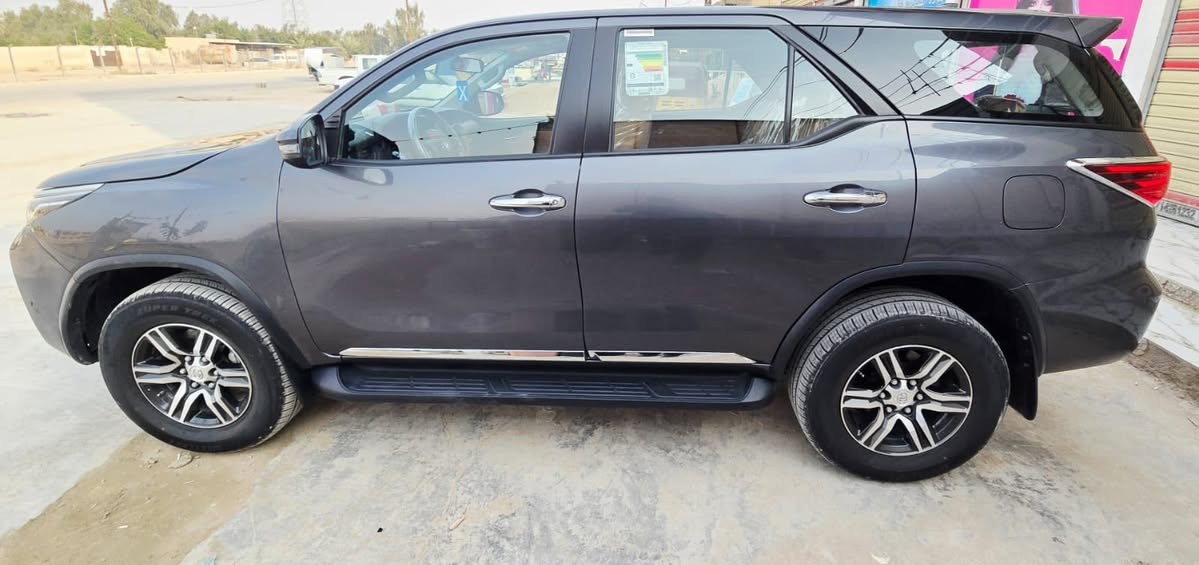 فورتشنر للبيع سعره 265 وقابل للتفاوض موديل 23 ماشيه 33 رقم بغداد بسمي بيه ربع دعامية صبغ فقط محرك 2700 توويل السونار و صورة الحادث بلمنشور مكان السيارة بصره احياناً في كربلاء 
***********
