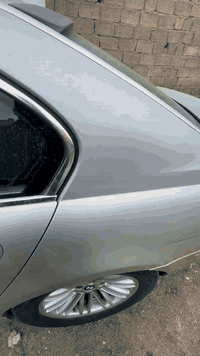 السلام عليكم اخوان
السيارة للبيع فقط باخرة 750Li موديل 2005 وارد يابان رقم مميز 
مواصفاتها معروفة مثل ما راح تشوفون فيديواتها بيها طخة مثل ما موضح اضافة الى بعض النقوصات 
السعر 135$ وبيها مجال للشراي للاستفسار ***********
