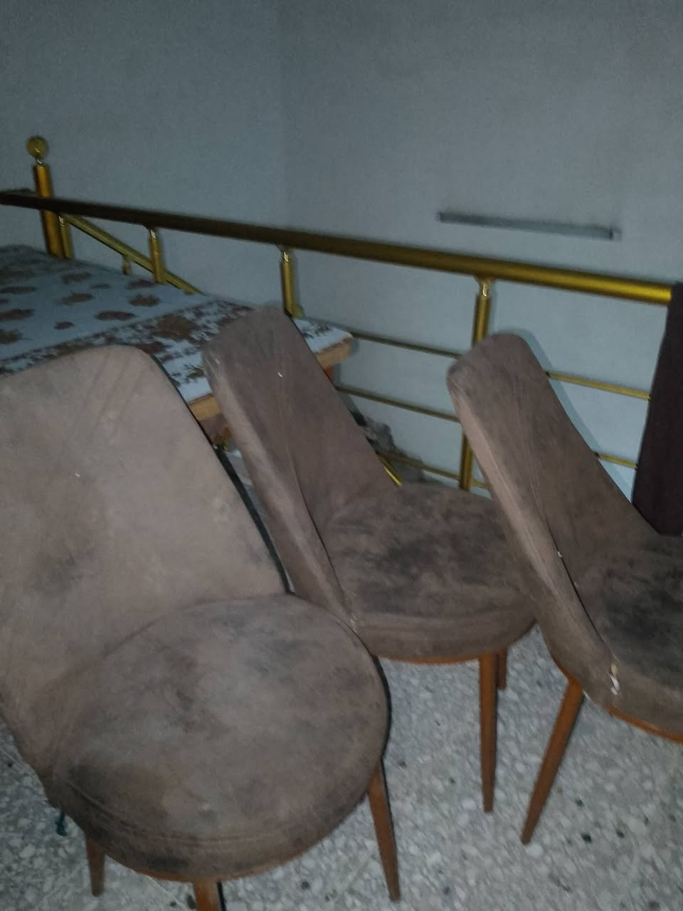 السلام عليكم ميز طعام للبيع عدد الكراسي 5 بس الكراسي يرادلهن ترتيب جامتهه موجوده  السعر 50 وبيهه مجال العنوان بغداد مدينة الصدر اليريدهه يدخلي خاص وبي خير ويدلل


**إذا كنت صاحب هذا الإعلان وتريد حذفه لأي سبب، رجاءا أرسل رسالة إلى الدعم الفني**