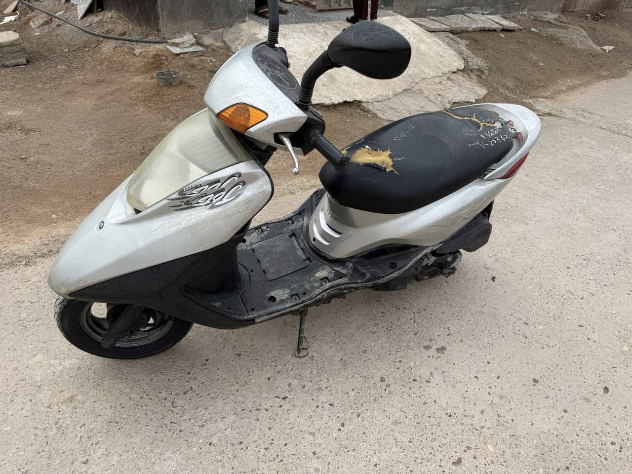 السلام عليكم دراجه بريز كفاله عامه برغي واحد ما مفتوح بيهه قبل ٣ اشهر منزلهه رمبه ابوي مجرد يروح بيه للشغل ويرجع تجي تاخذه من باب البيت مكفوله سرقه اروح وياك للمعرض الماخذه منه اذا تريد شرط كفاله حته البرغي / السعر/٦٠٠ وبيه مجال حگ الجيه فقط
***********/واتساب وتصال
مكان قضاء المعامل الحسينيه
