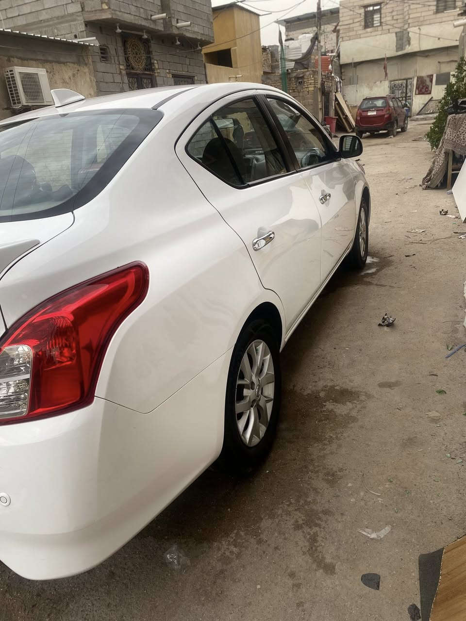 نيسان صني مديل 2024هندي ام البليته الزركه
السياره بيه بارد بل الصندوك وبارد بل باب الأيسر
الخلفي وتبديل بنيد وبارد خفيف بل الجاملغات الماميه 
السيار ه مكينه كير حداديه تخم تاير تبريد كله مكفول اربعه جام كهرباء تبريد قطعتينن السياره احله من الصور لللستفسار اكثر اتصل*********** السياره اربيل حره
العنوان البصره الجمهوريه الأوله
