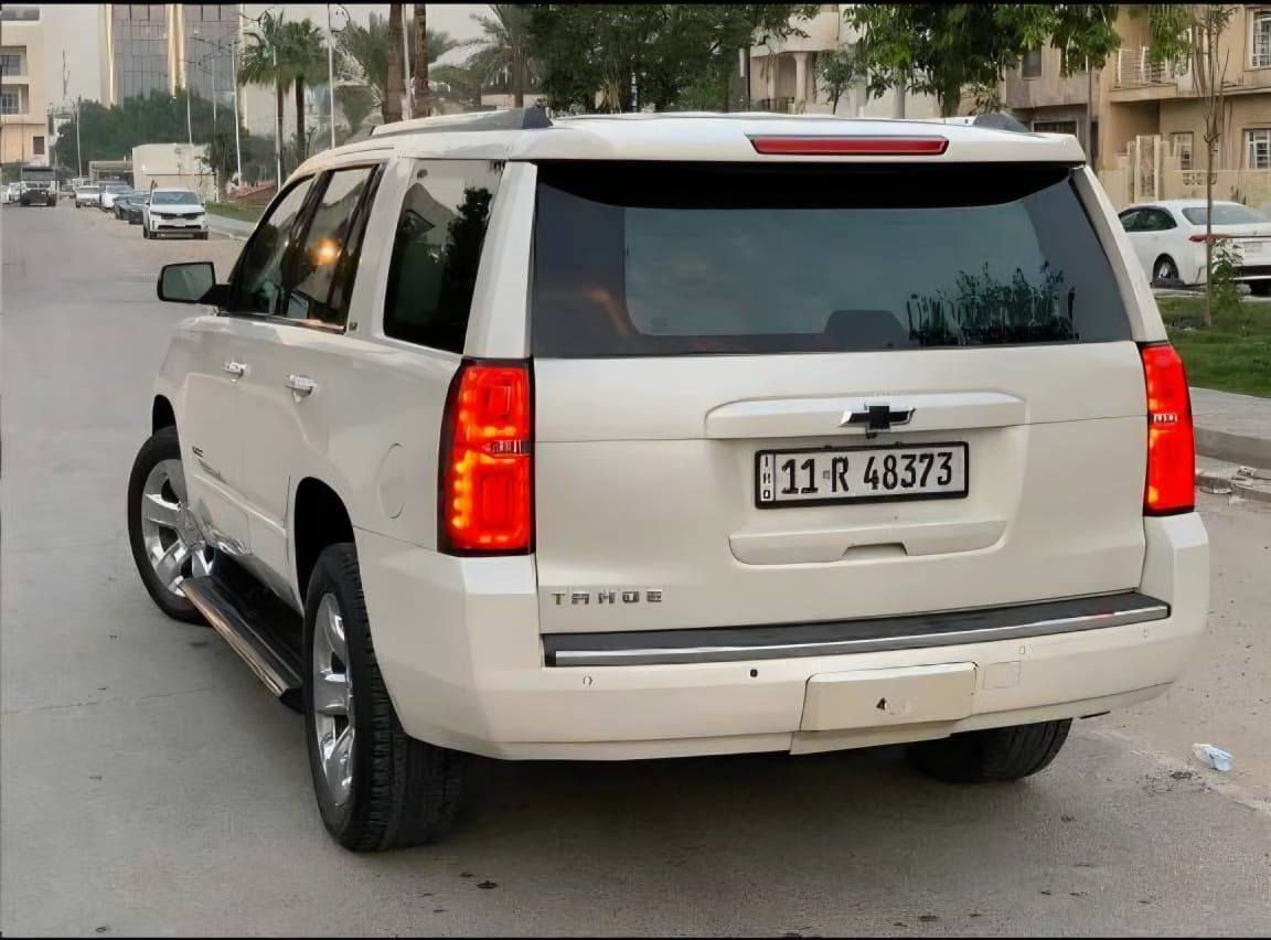 السلام عليكم
تاهو 2015 فول الفول للاخير واحد ع واحد LTZ اعلى مواصفات 

محرك 5.3 دفع رباعي
ماشية 217 الف قابل للزيادة

المواصفات

مواصفات ال LTZ معروفة وعالية

مقاعد منفصلة
دخول ذكي ٤ ابواب
ترحيب
فتحة سقف
تشغيل واطفاء عن بعد
فتح صندوق واغلاق عن بعد
سيتم صوت ١٠ سماعات
تدفئة تبريد الكشنات
شاشة وسطية خلفية
قاصة 
عدسات زينون قوي جدا

وباقي مواصفات التاهو LTZ معروفة 

الحادث
 قطعتين فقط ربع باب وربع جاملغ خلفي صفحة السايق 
بدون اي ايرباك وبجم كبس والصورة مرفقة للبجم
بيها شخوط بسيطة ورصعة فقط 

سويت ادامة للمكينة وصار بيها ترترة بسيطة ببداية المشي ومجاي اعرف اسويها ولله 

سنوية لل ٢٩ هزة جديدة ارقام جديدة تحويل مباشر 

السعر : 295$ وبيها مجال للشراي
تواصل واتساب واتصال حياكم الله 
***********

مكان السيارة البصرة

بيع مستعجل مو جاد ومو شراي لتتواصل .
