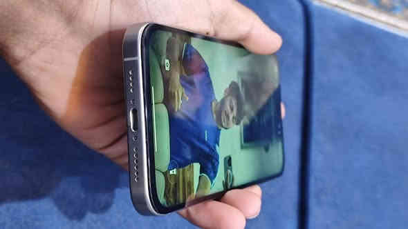 سلام عليكم ايفون15برو ماكس  ذاكره256 نسخه شرق لاوسطAAAجهاز بلادي ما عده الشاشه مبدله فيس ايدي شغال كله جديد بطاريه86 فول نضافه جهاز سعره875وبيه مجال بسيط الرمادي سجاريه ***********
