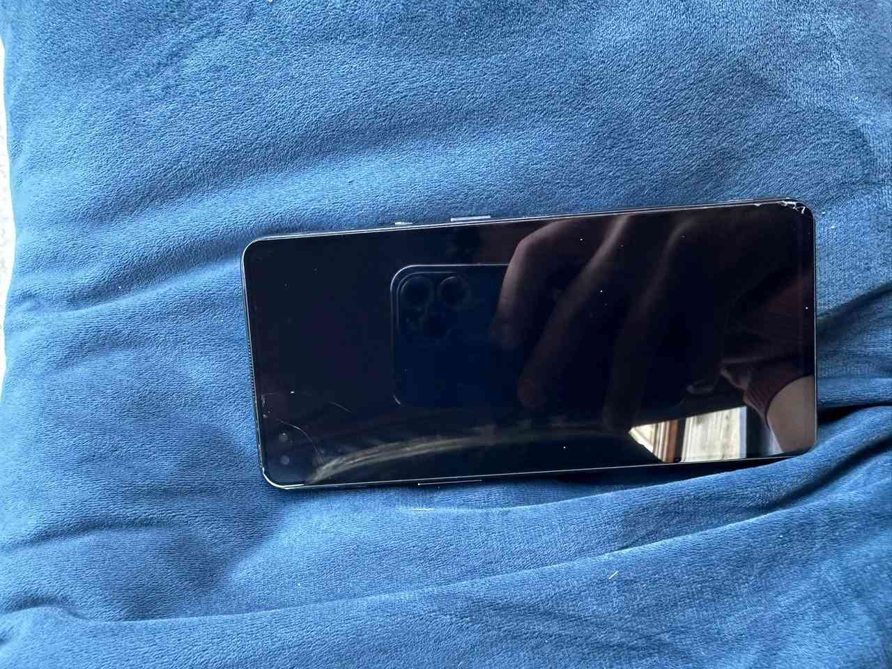 مبايل للبيع ذاكرته256 رام ٨+٤ نضيف بيه فطر بل شاشه ميأثر السعر 120بيه مجال بسيط مكاني سليمانيه هاذ رقمي ***********
