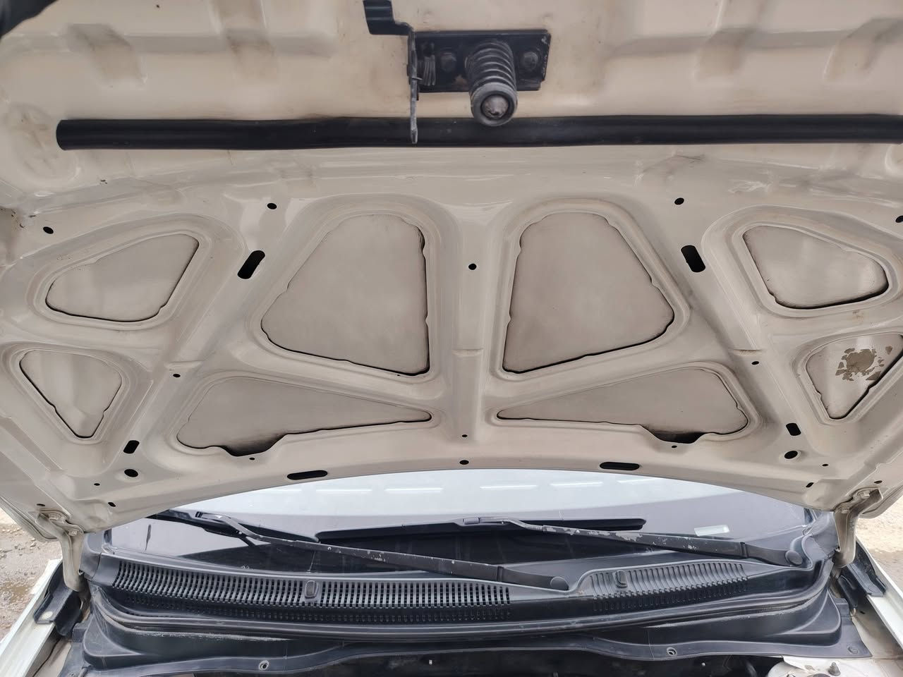 السلام عليكم اكسنت موديل ٩ محرك ١٦ شرط التحويل ولوكاله السياره بيهه قطعه وحده جاملغ امامي مبدل شركه  فقط كلهه شرط مناقصهه اي شي دفتر بانزين سنويه جديده صدر تخم تاير تبريد السياره جديده حيل السعر ٩٠ وبيهه مجال هاتف*********** او مراوس بالنتره افانتي
