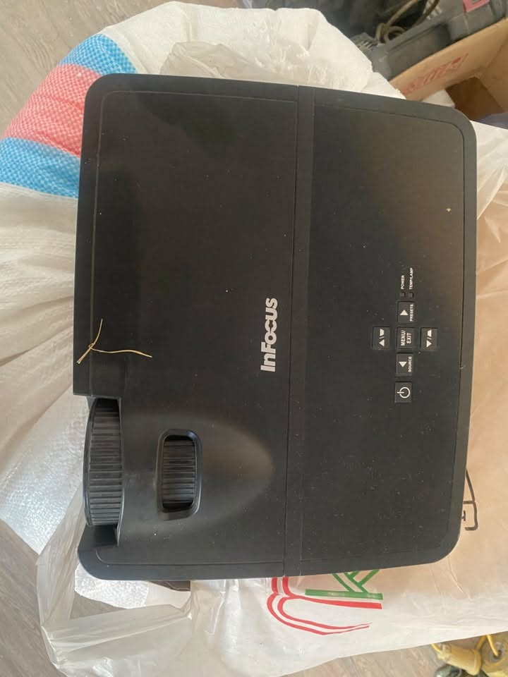 داتاشو InFocus IN112 أصلي — بحالة الزيرو

بروجكتر InFocus موديل IN112، تقنية DLP، بحالة ممتازة جداً مع كرتونته وكافة ملحقاته الأصلية والريموت.

ايضا ويا حمالة سقفية 

 • أصلي 100%
 • إضاءة قوية وصورة واضحة
 • مداخل متعددة: VGA (مدخلين) + Video + Audio
 • ممتاز للمدارس، الكليات، المراكز التدريبية، والاجتماعات

للتواصل: ***********
السعر: 200 ألف

للتواصل: ***********
