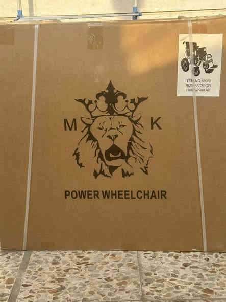 كرسي كهربائي جديد بالكارتونه 56 سم يتطبگ بطاريتين على الجوانب للتواصل *********** السعر 500 ألف
