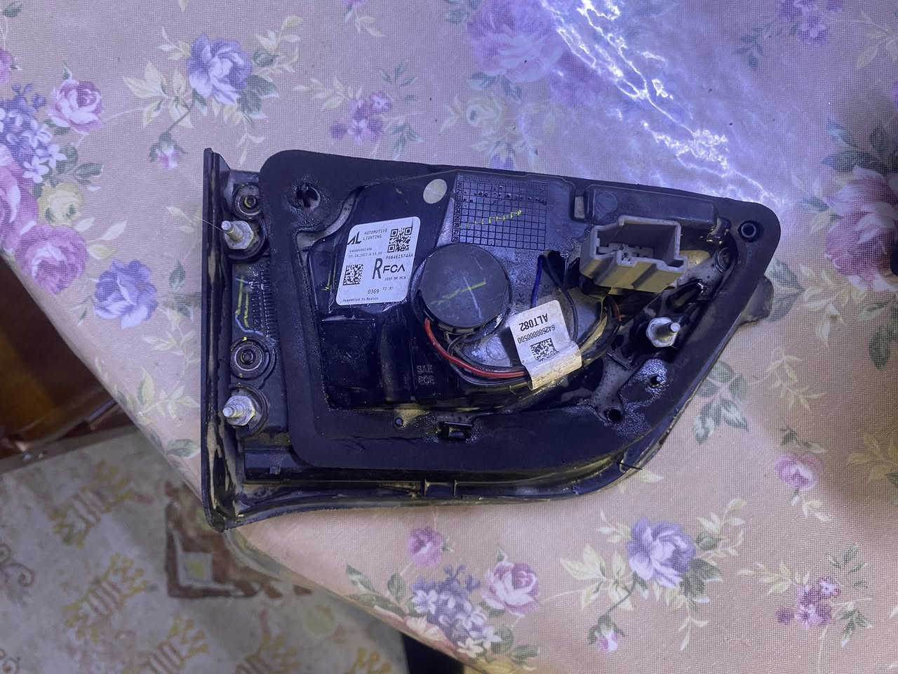 السلام عليكم 
عندي بك لايت ثابت ومتحرك سيارة جيب كومباس 2022 
مال سيارة بلادي كان مكسور وصلحته جامة فقط شغال ما بي اي نقص 
للبيع


**إذا كنت صاحب هذا الإعلان وتريد حذفه لأي سبب، رجاءا أرسل رسالة إلى الدعم الفني**