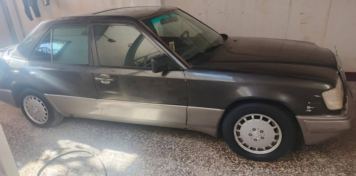 ‏السلام عليكم للبيع مارسدس موديل 92 رقم بغداد الماني كير و محرك بلاد ع شرط السياره كلهه بلاديه   فوول مواصفات السعر 48 مكاني نجف رقمي *********** النجف, العراق
