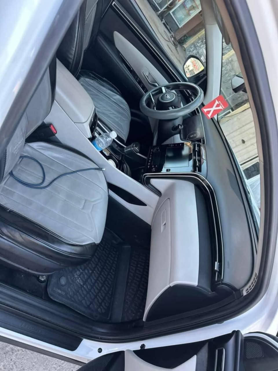 السلام عليكم 
توسان 2022 وارد امريكي SEL
حادث كما موضح في الصور 
السيارة فول
بصمة 
فتحة سقف
جنطة كهرباء
تشغيل عن بعد
تدفئة بل كشنات 
شحن واير ليس
فور ويل
كلوبات داخلية زنون بلادي
شاشه كاربلي
رادار تحديد مسار 
مراة عاكسة
محرك 2500
السيارة حاليا ماشية ٦١ ميل
مكان السيارة الكاظمية 
السعر ١٩٥
للاستفسار 

التواصل مع الرقم 
***********
