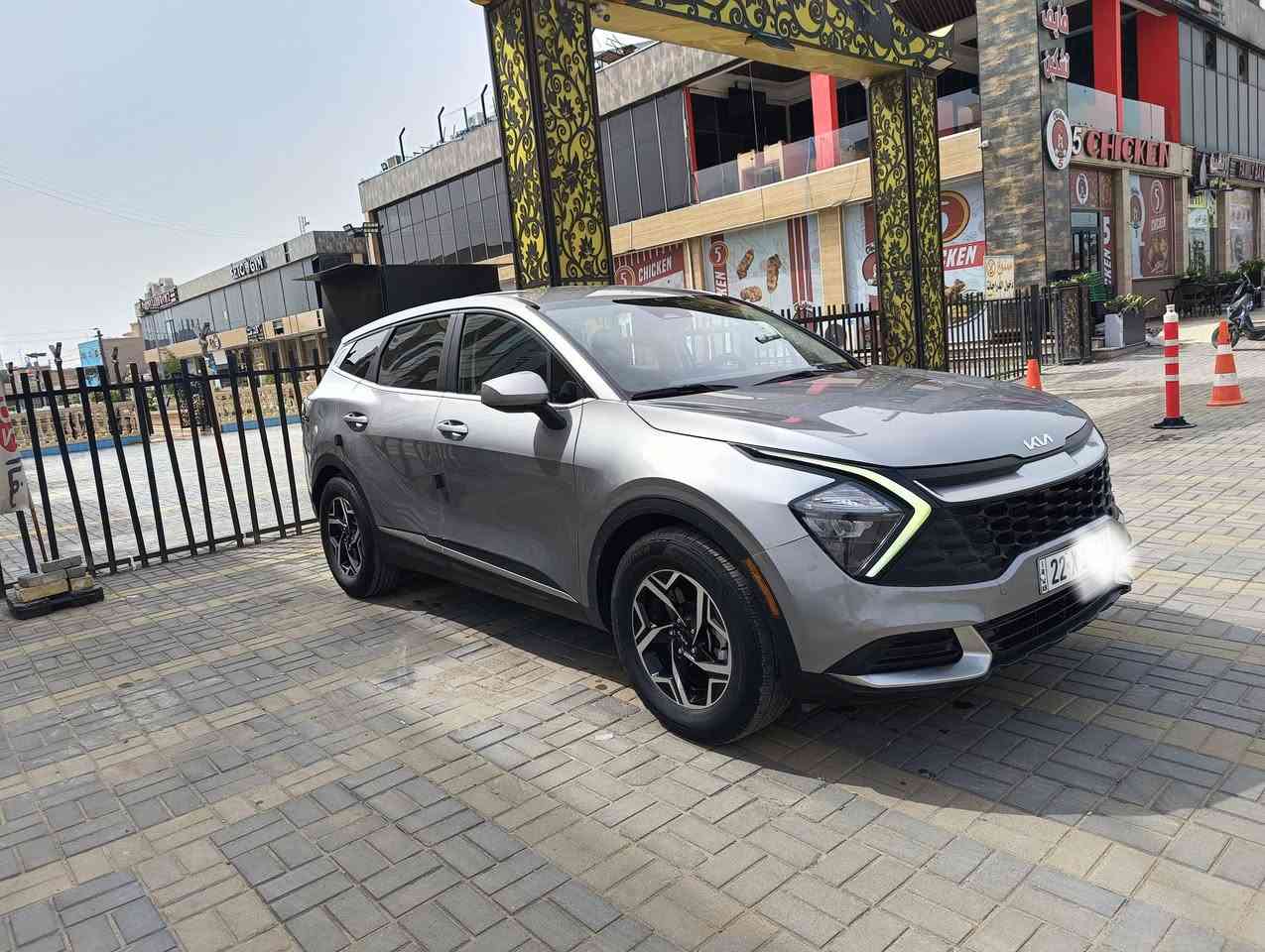 سبورتج 2024 موديل مرقمة اربيل السيارة هزه وفحص وترقيم جديد / تحويل مباشر بأسم المشتري / السيارة وارد امريكي  ضرر جداً بسيط / بارد بقبق الجنطه والباقي كفاله عامه/ السيارة ليبل واحد كلها بدون تبديل اي قطعة / جميع الايرباكات سليمة / شواصي لغود كفالة عامة وشرط السونار
مواصفات نص
محرك 2500
لايت زينون عالي ناصي
Led لد نهاري 
رادار امامي خلفي ومانع تصادم 
حساس خلفي بلادي
اوتو هولد
فور ويل دفع رباعي 4 x4 
شاشه تدعم كار بلي 
تحكات استيرن جهتين
كروز سرعة
مانع انزلاق ومانع انحدار
أنظمة قيادة متعدده 
تبريد قطعتين  
اطفاء ذاتي 
وتوقف ذاتي 
----- 
بغداد الكرخ 
*********** 
واتساب متوفر او الاتصال عالخط
السيارة جديد معنى الكلمة واي نقص مابيها
حداديه وكهربائيات كلهن شرط الشركة بعدهن / كير ومحرك كفالة
